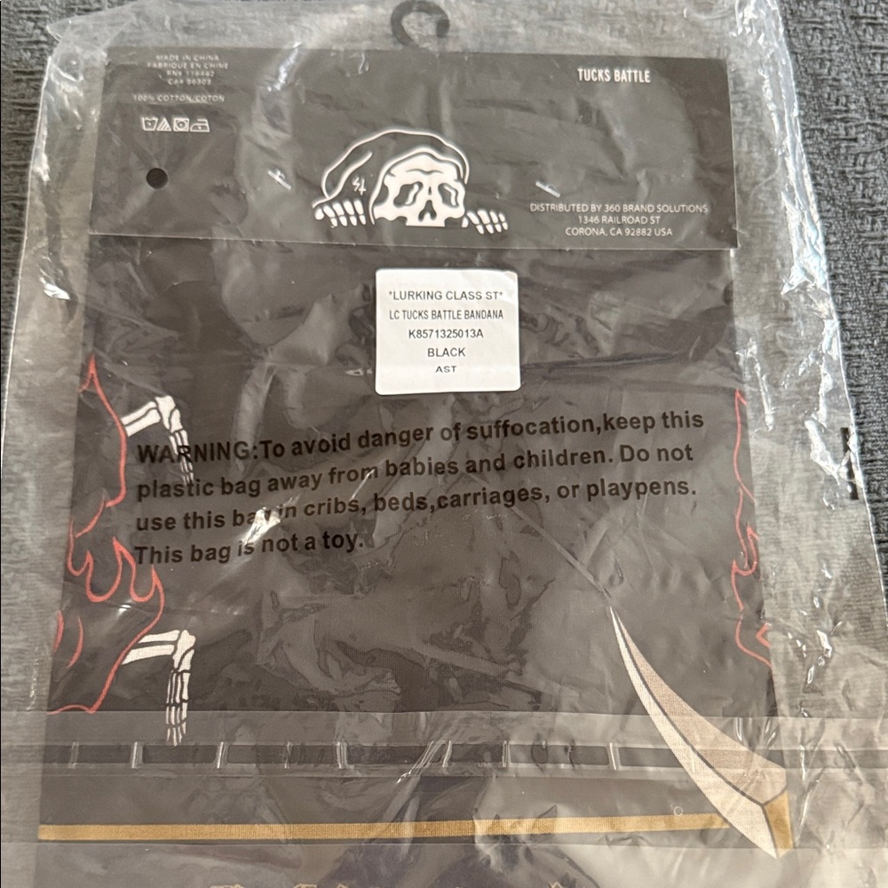 Lurking Class tucks battle bandana NWT - Picture 2 of 2